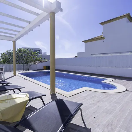 Menina By Ocvillas アルブフェイラ