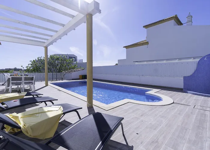 Menina By Ocvillas 알부페이라